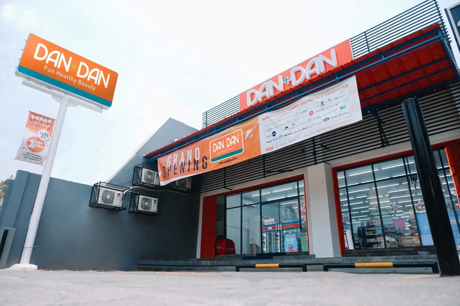 Megah Store Dan+Dan Store